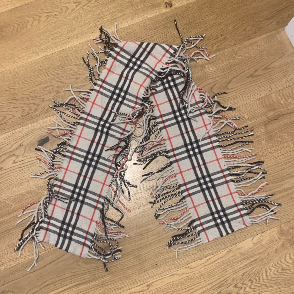Burberry happy scarf with fringe